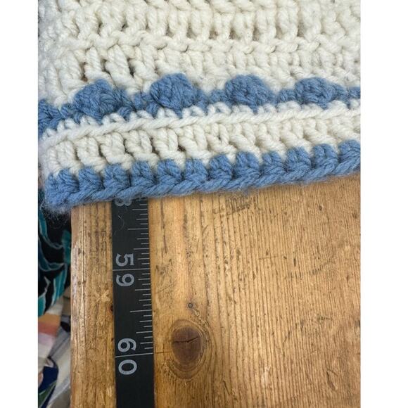 Vintage hand crochet knit cottagecore 3D flower accent throw blanket grannycore - Picture 16 of 16